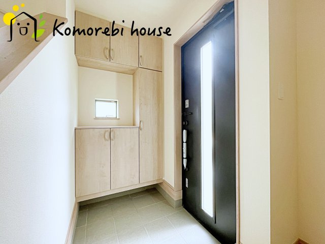 第3　伊奈町小室　新築一戸建て　ハートフルタウン　Lの玄関|落ち着いた玄関です