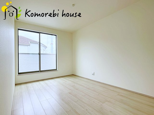 第3　伊奈町小室　新築一戸建て　ハートフルタウン　Lの寝室|落ち着いた色調の寝室です