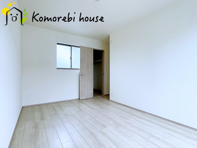 第3　伊奈町小室　新築一戸建て　ハートフルタウン　Lの寝室|広くて明るい寝室