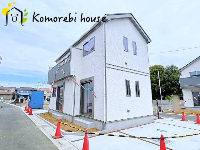 第3　伊奈町小室　新築一戸建て　ハートフルタウン　Lの外観|車をお持ちの方に嬉しい駐車場付きの物件です