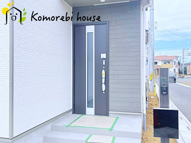 第3　伊奈町小室　新築一戸建て　ハートフルタウン　Lの玄関|収納もある玄関です
