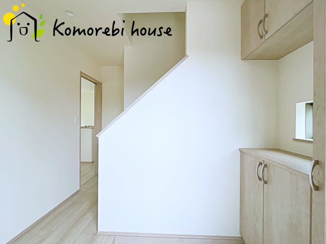 第3　伊奈町小室　新築一戸建て　ハートフルタウン　Lの玄関|落ち着いた玄関です