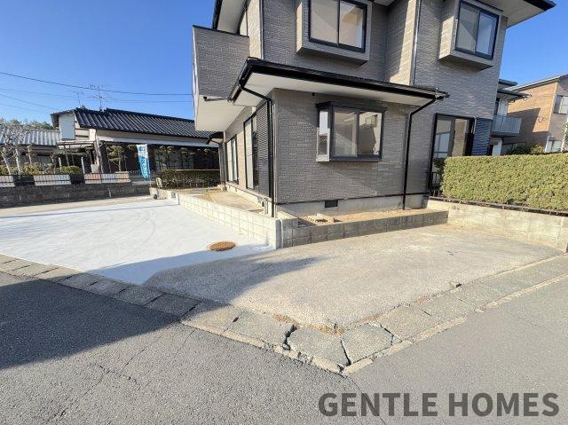 新宮町下府戸建ての駐車場|駐車場も広く車種によって３台以上可能◎