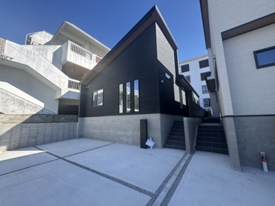 【外観】 | 宜野湾市大山（全2棟）1号棟 | 1号棟　並列駐車3台完備♪