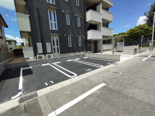 コンフォートプレイスⅡの駐車場