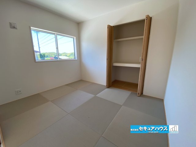 【今すぐご案内可能】知多市南粕谷3丁目　全1棟の和室|【和室】
◆客間やお子様の遊び場としても使いやすい落ち着きのある和室。くつろぎの空間として活躍します！
◆季節を感じながら心落ち着く時間をお過ごしいただけます。　　　　　　　　　　　　　　　　　　　　