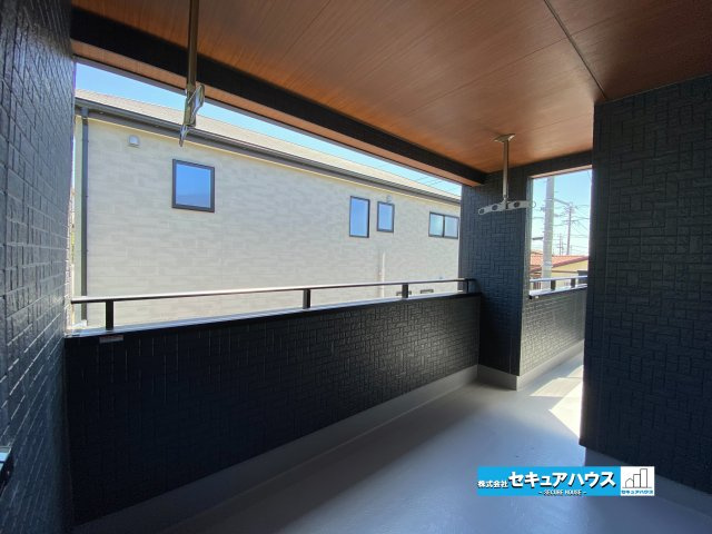 【今すぐご案内可能】知多市南粕谷3丁目　全1棟のバルコニー|【バルコニーイメージ】
◆見晴らしもよく、太陽の温かな温もりをめいっぱい受け止めてくれます。
太陽の光と爽やかな風を受けたお洗濯物はあっという間に乾き、取りこむ時には太陽の匂いを感じられそうですね。　