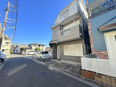 【前面道路含む現地写真】 | 室内リフォーム販売／駅近3階建て／瀬谷区瀬谷4丁目