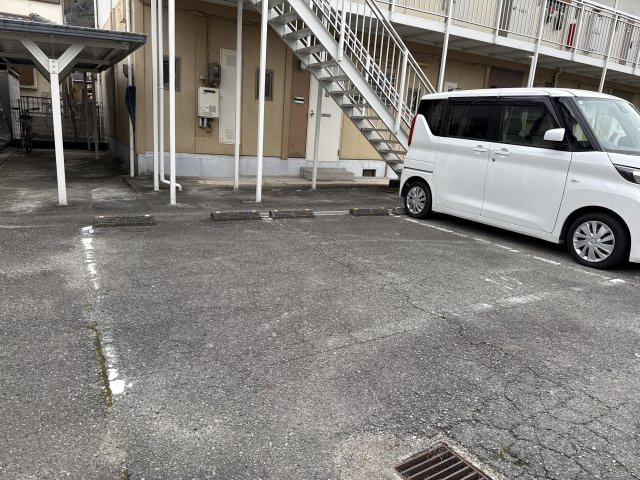 パナハイツサルビアの駐車場