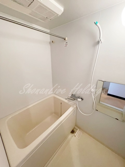 藤沢市朝日町の賃貸マンションの浴室|清潔感のあるお風呂です♪