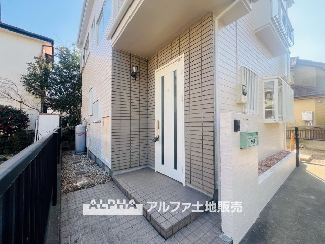 武蔵村山市学園3丁目　中古戸建の外観|【Quiet Comfort】
◆静けさとともに◆
外の喧騒を忘れさせる落ち着きが、日々に余白を生む。ここでの時間が、自然と笑顔を増やしていく。