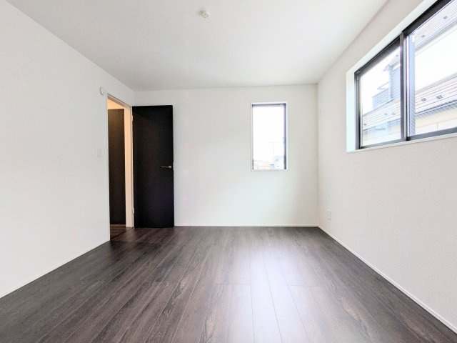 葛飾区南水元４丁目の新築戸建の寝室|～WIC付きの主寝室写真～