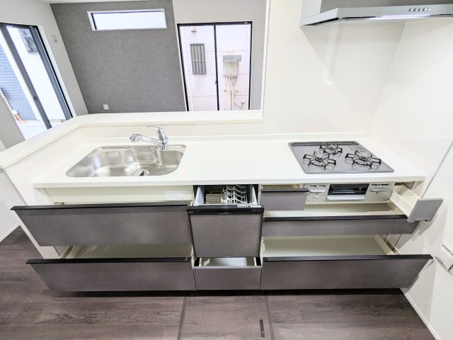 葛飾区南水元４丁目の新築戸建のキッチン|～食器洗浄乾燥機付のキッチン写真～