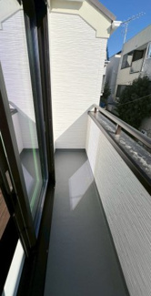 【バルコニー】 | 戸田市喜沢1丁目 | リビングに面した日当たり良好のバルコニー。
洗濯物を干すだけでなく、バルコニーでゆったり過ごすこともできます。