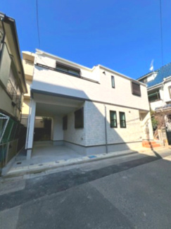 【外観】 | 戸田市喜沢1丁目 | 小学校まで徒歩1分で、駐車場を完備したファミリー向け物件です。
収納スペースも豊富で、物が多いご家庭でも安心して暮らせます！