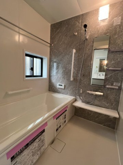 【浴室】 | 戸田市喜沢1丁目 | すっきりとしたデザインで、日々の疲れを癒してくれる浴室です。
浴室乾燥機を完備しており、雨の日の洗濯物も安心です◎