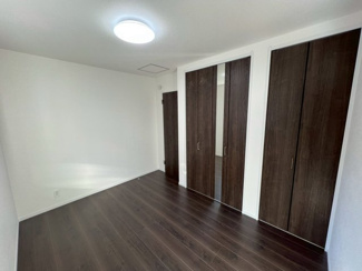 【洋室】 | 戸田市喜沢1丁目 | 約5.3帖の洋室。
南向きで日当たりも良い、明るく心地よい空間です。