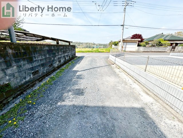 常陸大宮市中富町第3　新築戸建　2号棟の前面道路含む現地写真