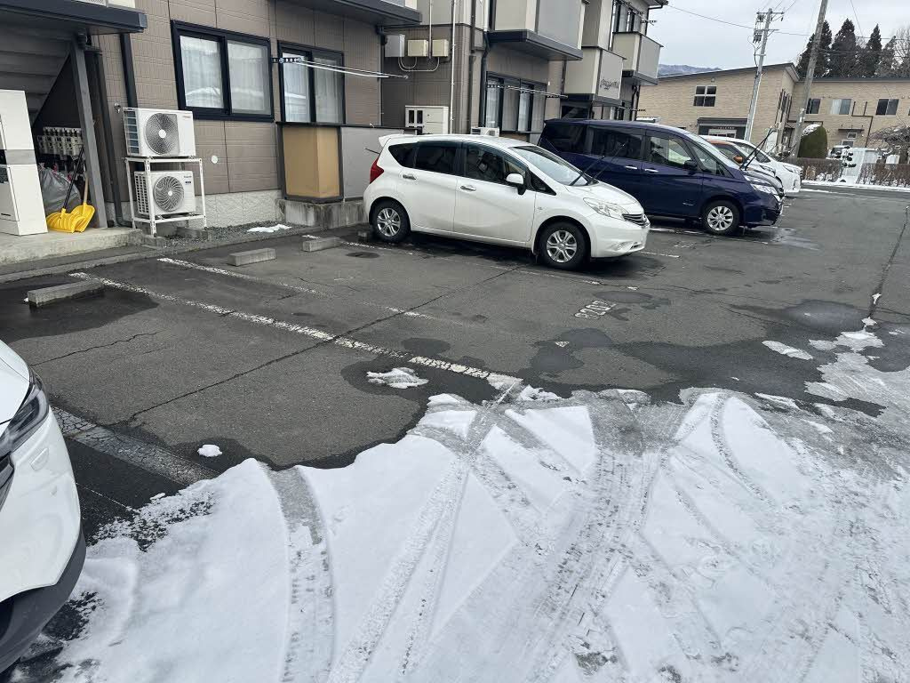 グランドメゾン中津川 Ａの駐車場