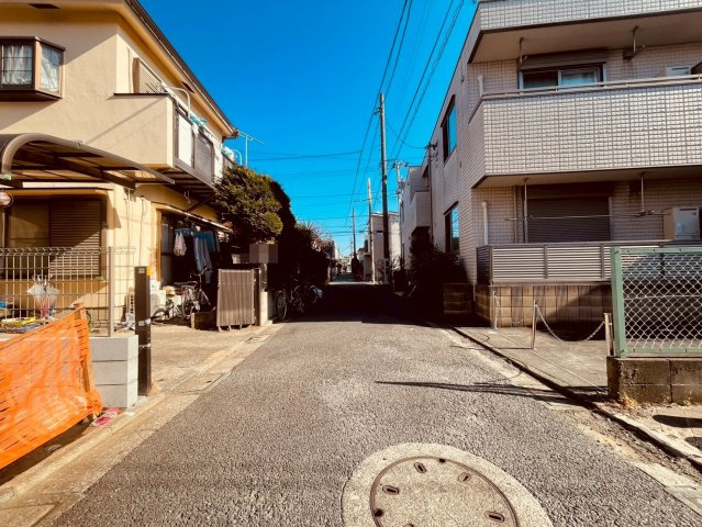 【前面道路含む現地写真】 | 練馬区春日町１丁目　売地 | 落ち着いた住宅街の一角、ゆったり過ごせる立地になります