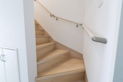 【その他】 | 鈴鹿市岸岡町《2号棟》 | 階段