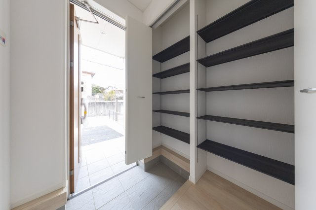 【収納】 | 鈴鹿市岸岡町《2号棟》 | 玄関収納