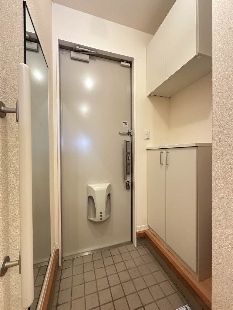 メゾンサトの玄関