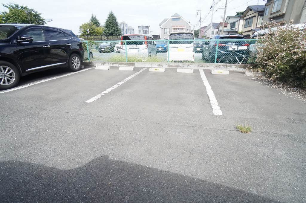 メゾンサトの駐車場