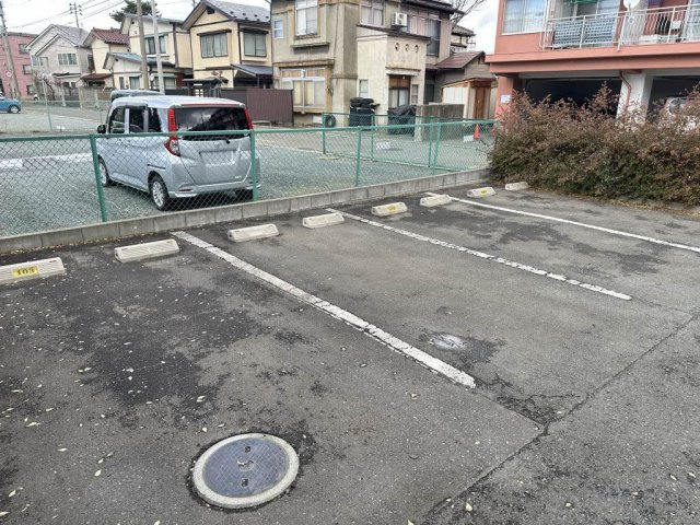 メゾンサトの駐車場