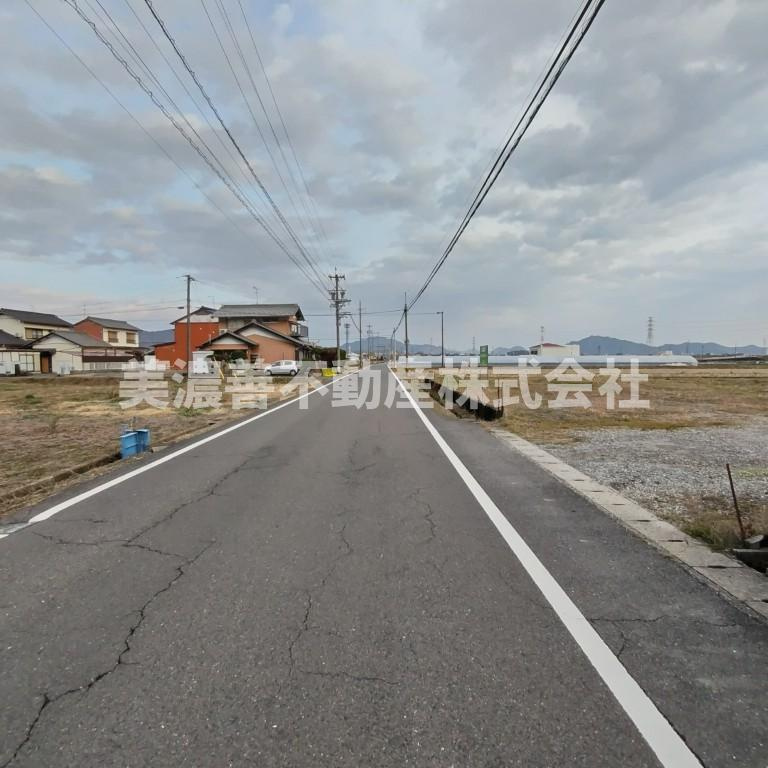 ６３８４１　岐阜市下西郷４丁目土地の前面道路含む現地写真