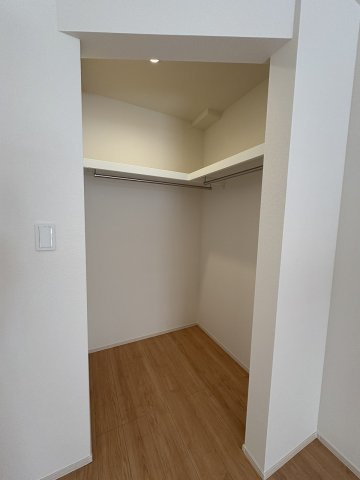 【収納】 | 春日市岡本5丁目　2号棟（全2棟）【仲介手数料無料・0円】 | 施工例。施工例は完成時と異なる場合があります。