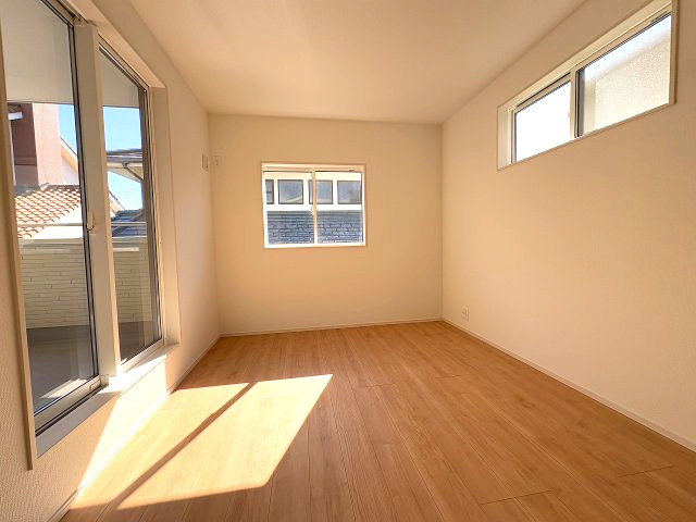 【子供部屋】 | 春日市岡本5丁目　2号棟（全2棟）【仲介手数料無料・0円】 | 施工例。施工例は完成時と異なる場合があります。