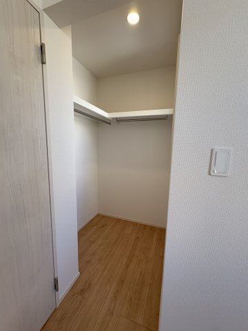 【収納】 | 春日市岡本5丁目　2号棟（全2棟）【仲介手数料無料・0円】 | 施工例。施工例は完成時と異なる場合があります。