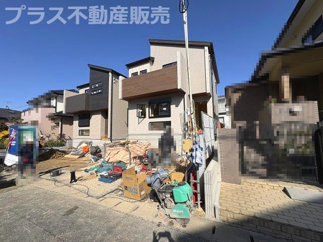 【外観】 | 春日市岡本5丁目　2号棟（全2棟）【仲介手数料無料・0円】 | 現地写真。同じ物件を見るなら、プラス不動産販売にお任せ下さい。