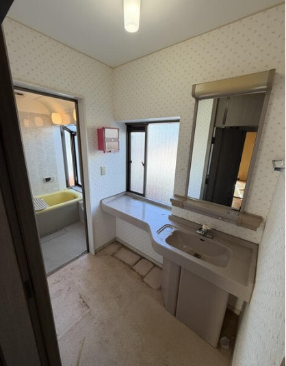 【中古】坂戸市鶴舞リフォーム中古住宅の独立洗面台|リフォーム後お引渡しになります☆