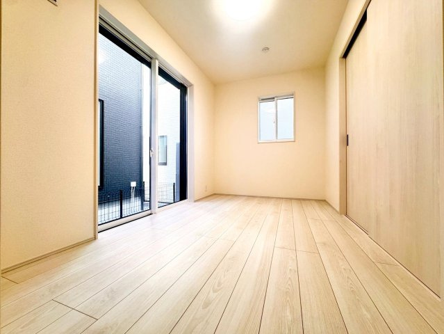 足立区入谷3丁目　新築分譲住宅　全３棟の洋室|明るく開放的な洋室は、どんな家具も映えるキャンバス。自分らしい空間づくりが楽しめます。