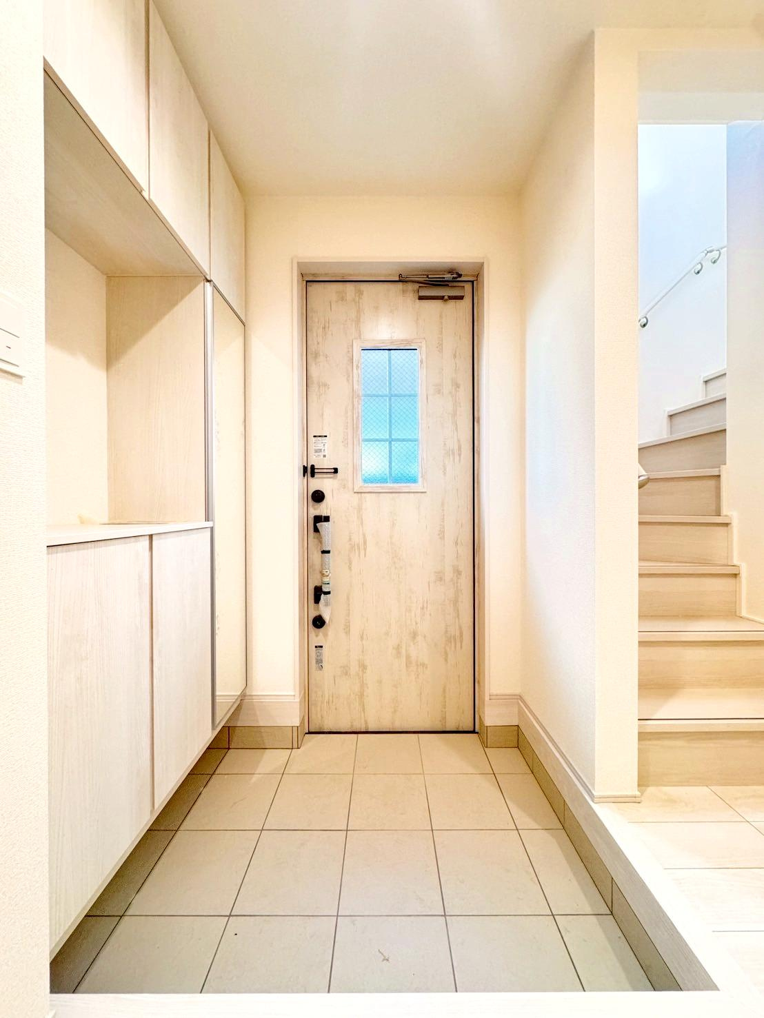 足立区入谷3丁目　新築分譲住宅　全３棟の玄関|【玄関】高級感のあるオシャレな玄関です。　