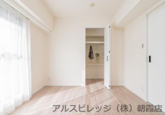 ライオンズヒルズ和光第3の洋室|小物を収納するのに便利です