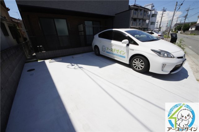 ブロンテ大久保の駐車場