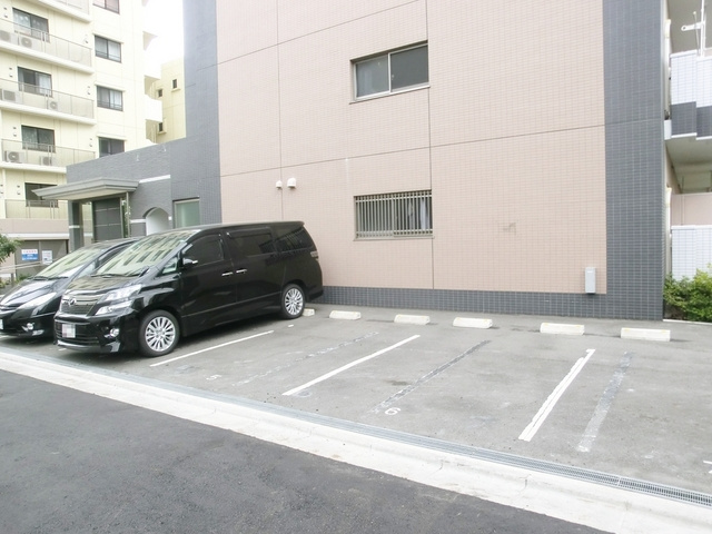 ＣＯＺＹＣＯＵＲＴの駐車場|敷地内専用駐車場有り（要確認）♪
