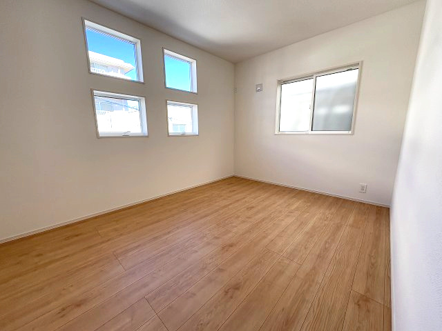 【子供部屋】 | 春日市岡本5丁目　1号棟（全2棟）【仲介手数料無料・0円】 | 施工例。施工例は完成時と異なる場合があります。