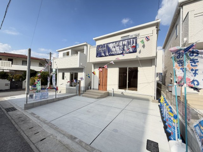 【外観】 | 那覇市宮城（全4棟）2号棟 | 2号棟　並列駐車2台完備♪