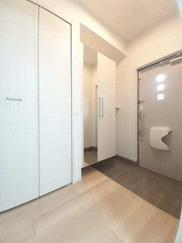 アット横小路の玄関