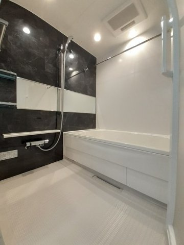 アット横小路の浴室