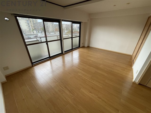 南東向きで明るく広々としたリビングです！