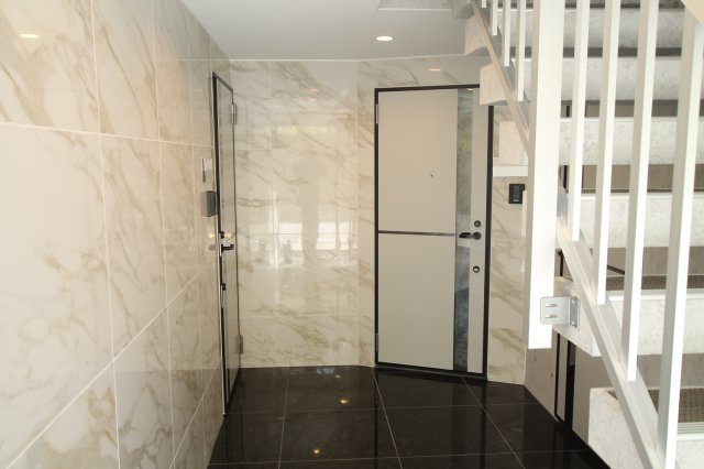 【エントランス】