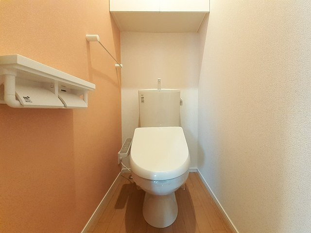 アルカンシエルのトイレ|落ち着いた色調のトイレです