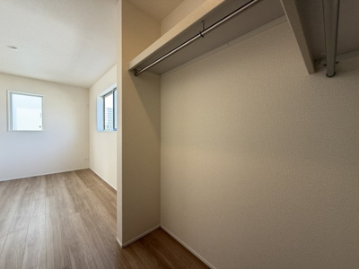 【収納】 | 那覇市宮城（全4棟）4号棟 | 4号棟　洋室6帖＋WIC付き♪（WIC×2部屋）