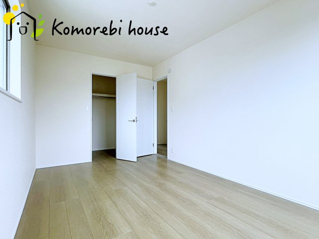 第3　伊奈町小室　新築一戸建て　ハートフルタウン　Qの寝室|開放的な寝室です