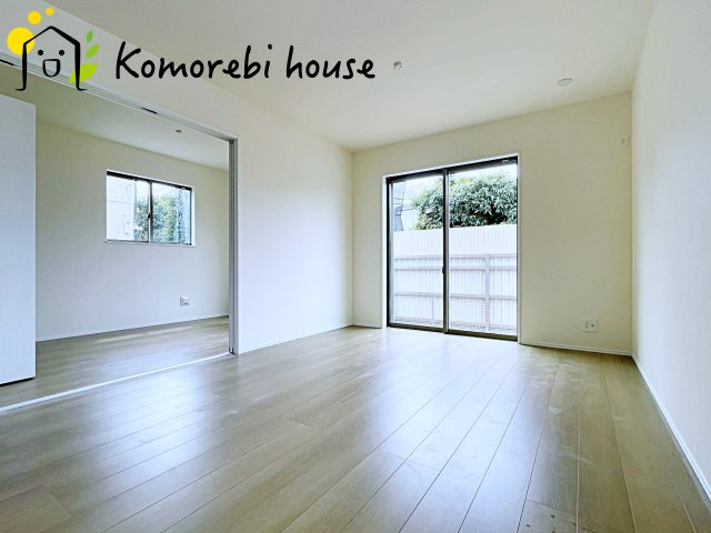 第3　伊奈町小室　新築一戸建て　ハートフルタウン　Qの居間・リビング|おしゃれな居間です